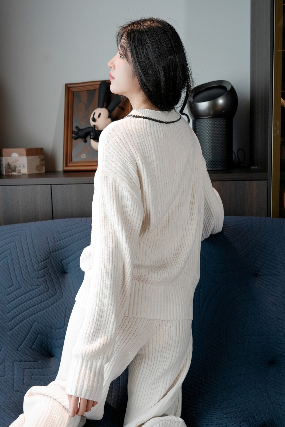 Two-Piece Set: Top and Trousers - Comprehensive 8