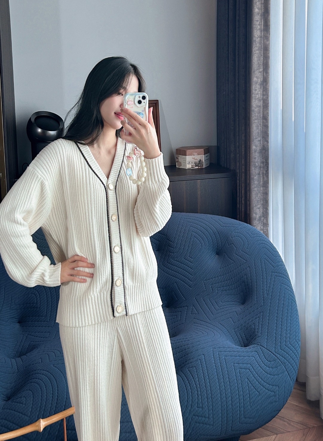 Two-Piece Set: Top and Trousers - Comprehensive 6