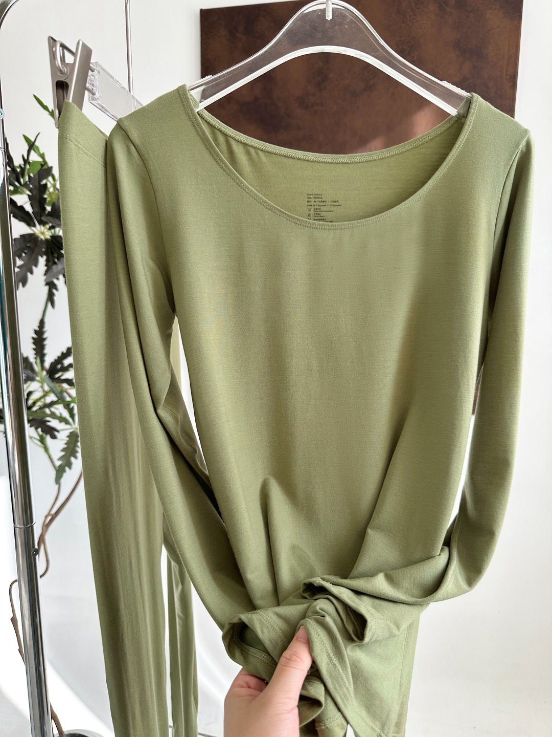 High-density stitching along the inner seams of the top and trousers cre - Comprehensive 2