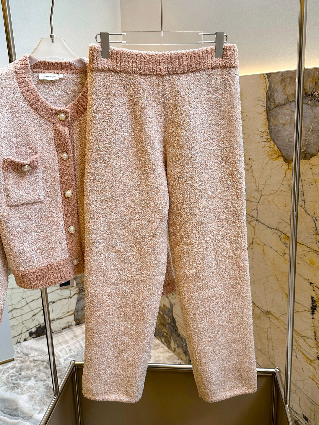 Plush, heavyweight half-velvet knit - Comprehensive 2