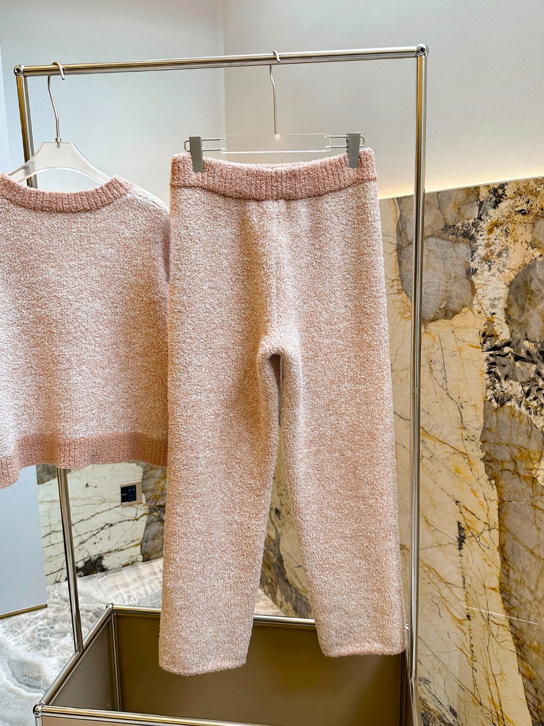 Plush, heavyweight half-velvet knit - Comprehensive 4