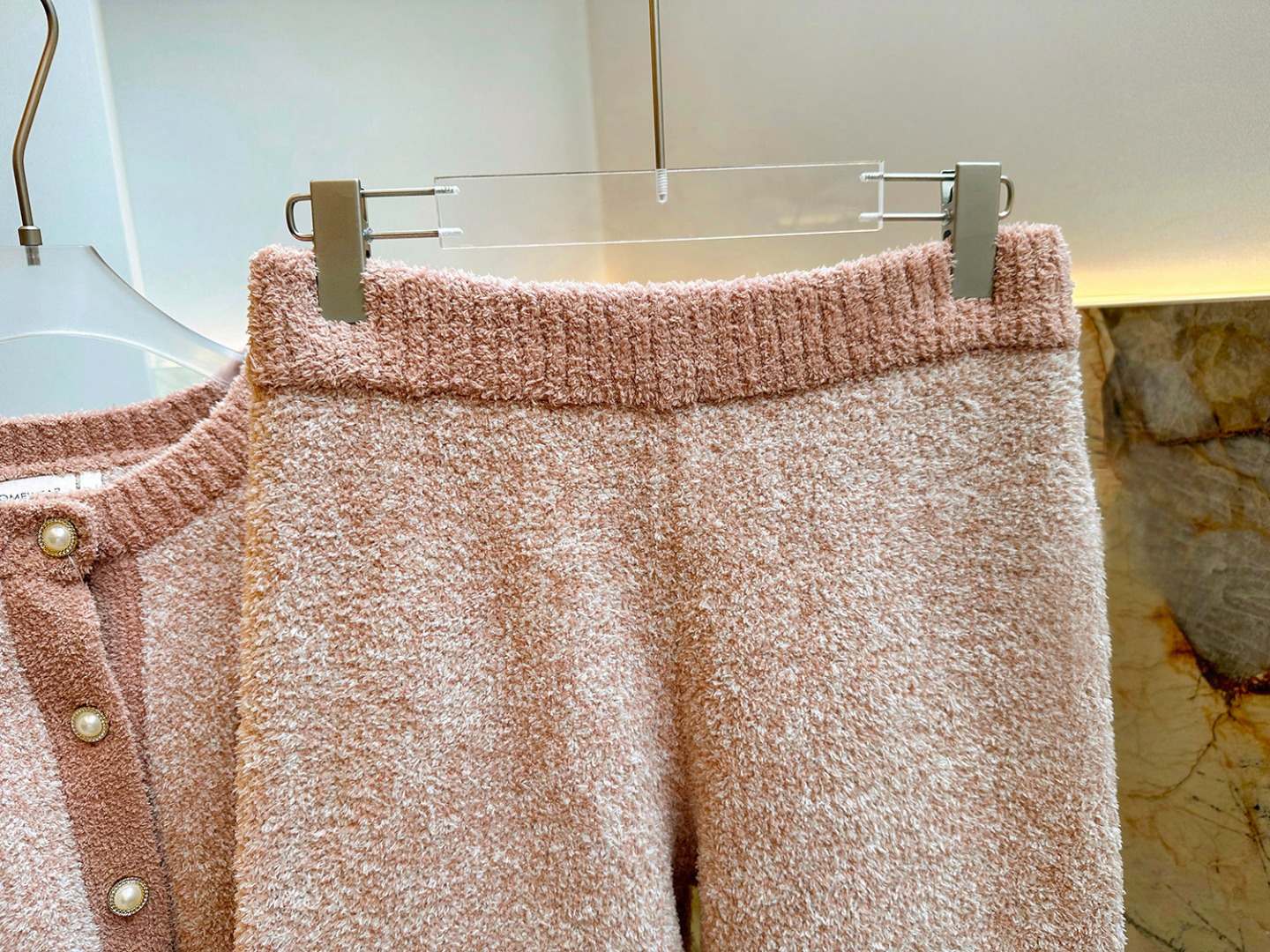 Plush, heavyweight half-velvet knit - Comprehensive 3
