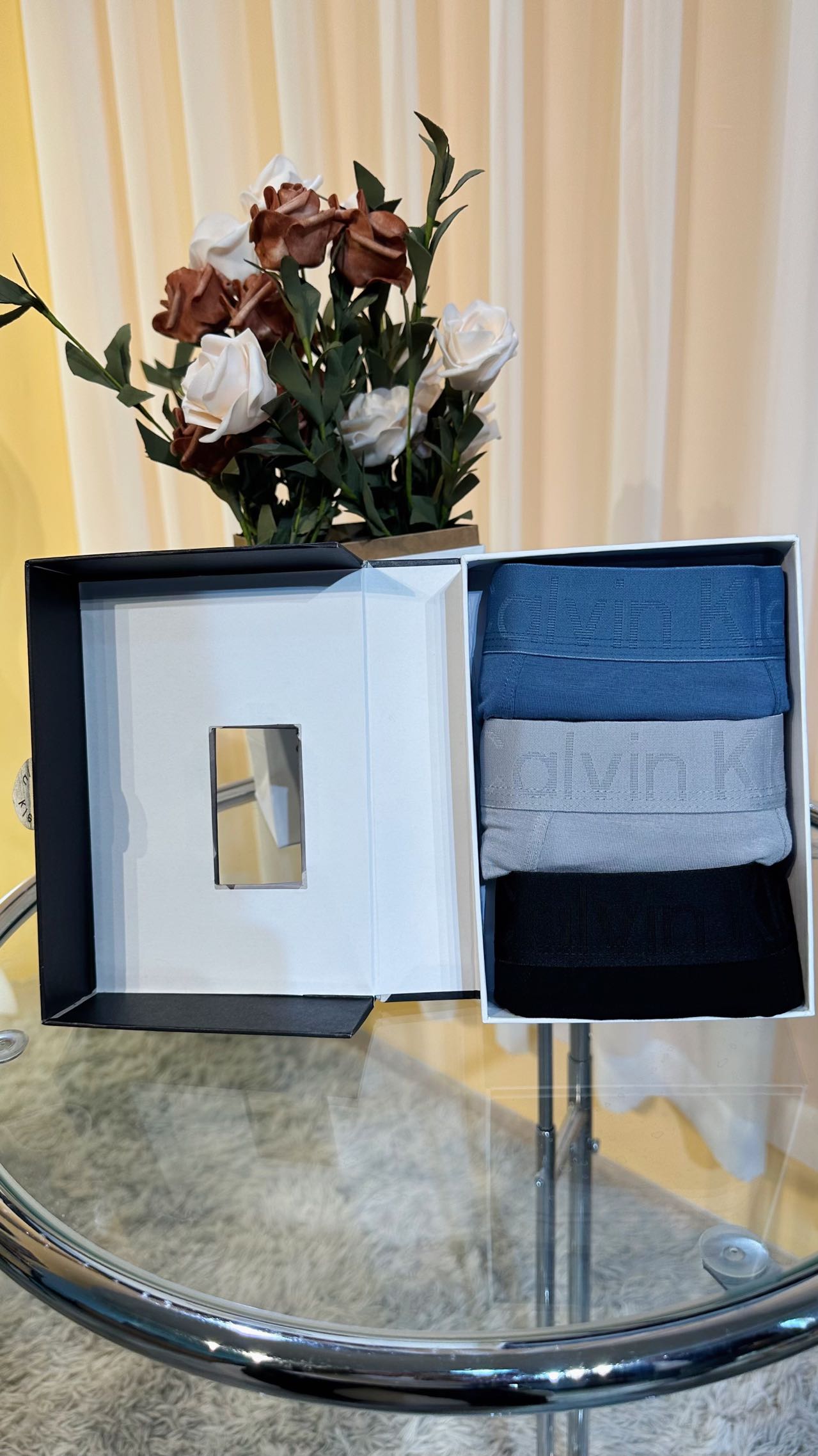 三条装CK内裤不仅是日常穿搭的完美选择，更是对品质生活态度的诠释。现已与专柜同步发售，为您提供至臻品质，