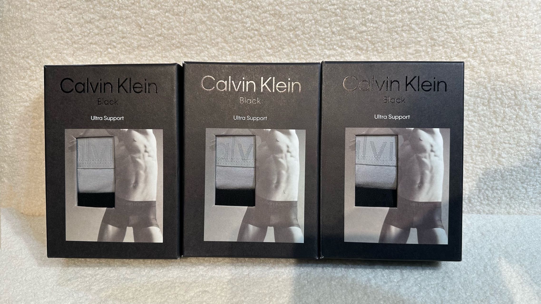 三条装CK内裤不仅是日常穿搭的完美选择，更是对品质生活态度的诠释。现已与专柜同步发售，为您提供至臻品质，