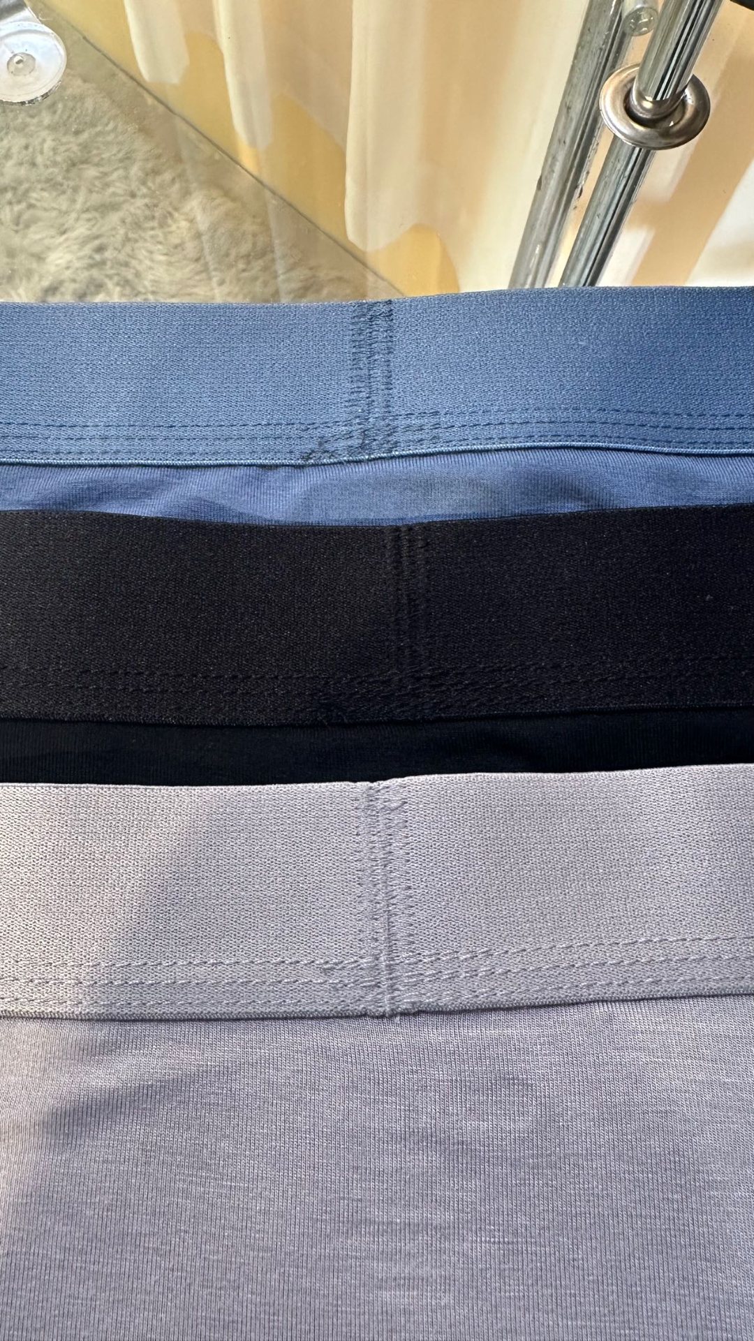 当典雅与舒适完美融合，CK内裤应运而生统一裤身，以最优质的面料打造每一寸肌肤都能感受到丝滑般的触感