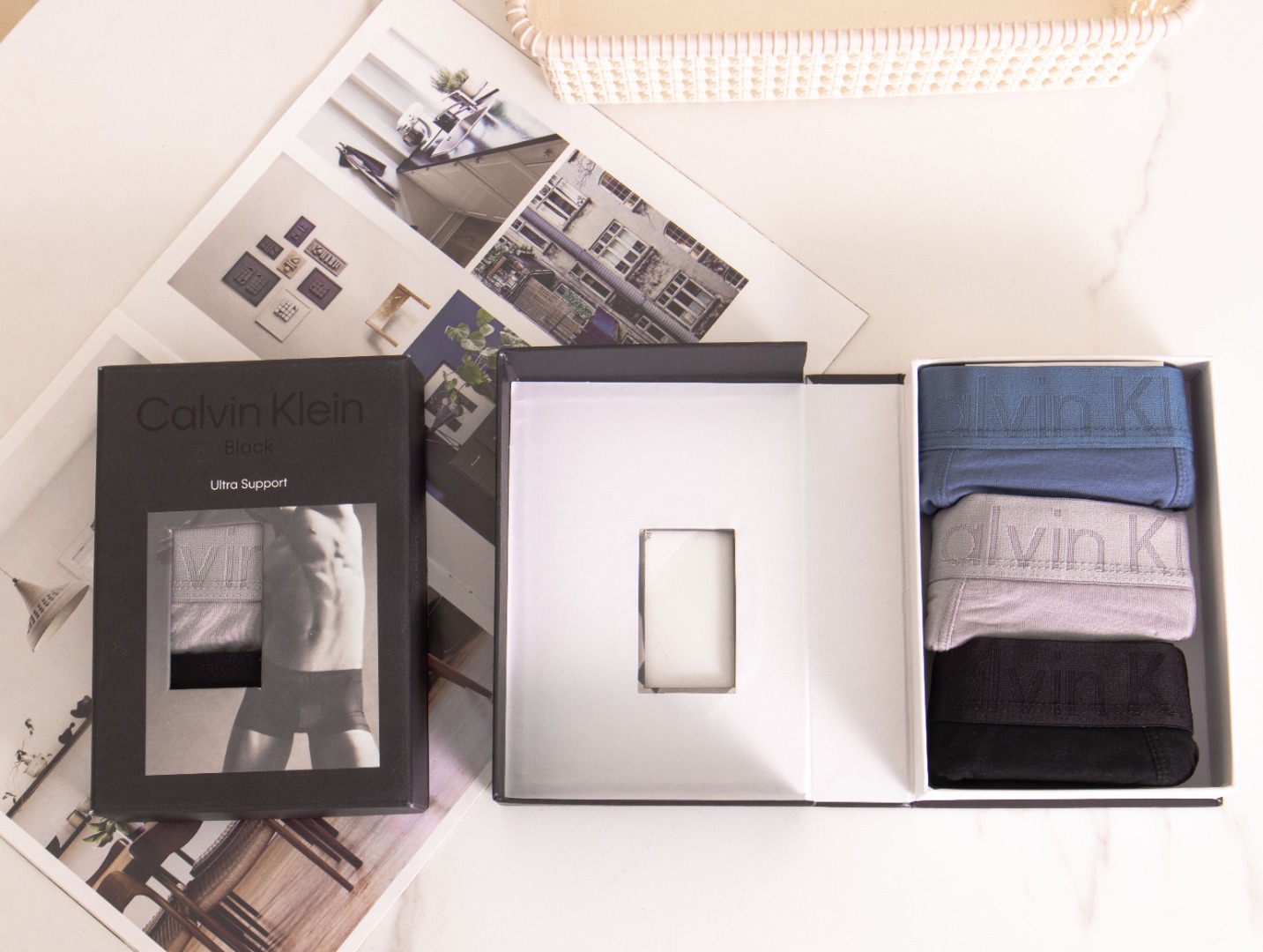 CK 男士内裤黑盒三条装让你在日常穿搭中闪耀个性不同颜色的搭配时尚Logo的点缀让你的每一天都成为时尚秀
