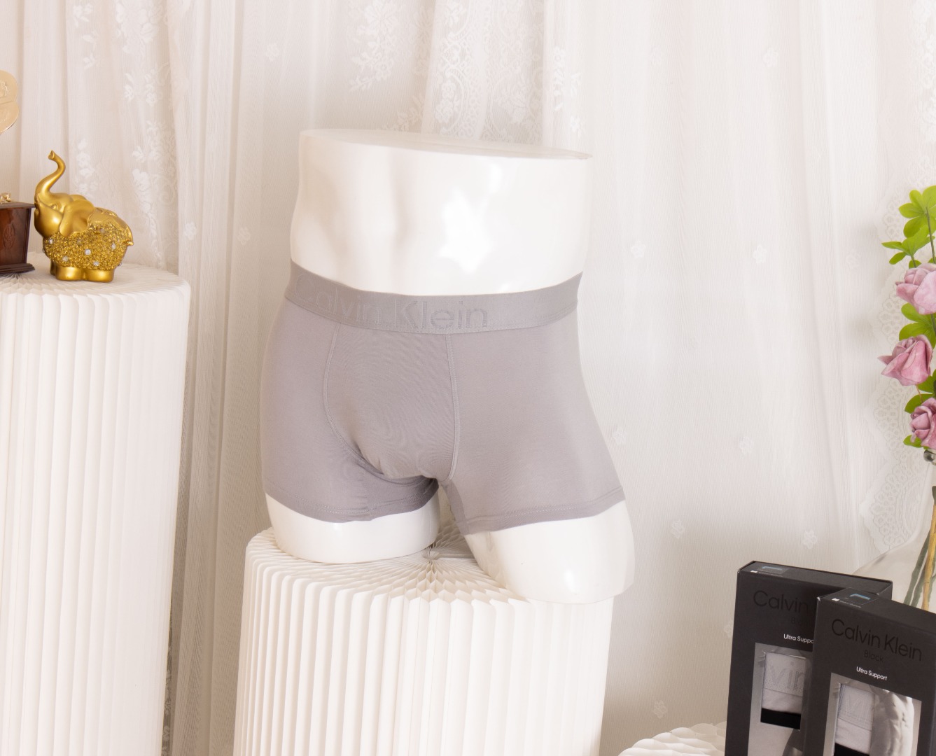 CK 男士内裤三条装 冬日来袭，保暖从贴身开始！莫代尔面料，温暖呵护你的每一寸肌肤。选择品质，享受冬日的