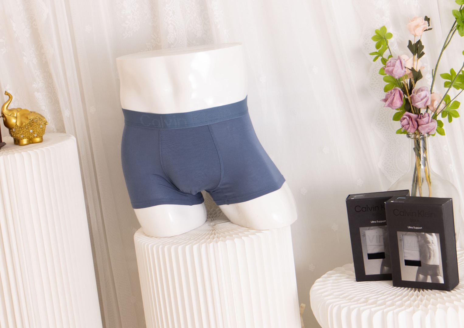 CK 男士内裤三条装 冬日来袭，保暖从贴身开始！莫代尔面料，温暖呵护你的每一寸肌肤。选择品质，享受冬日的