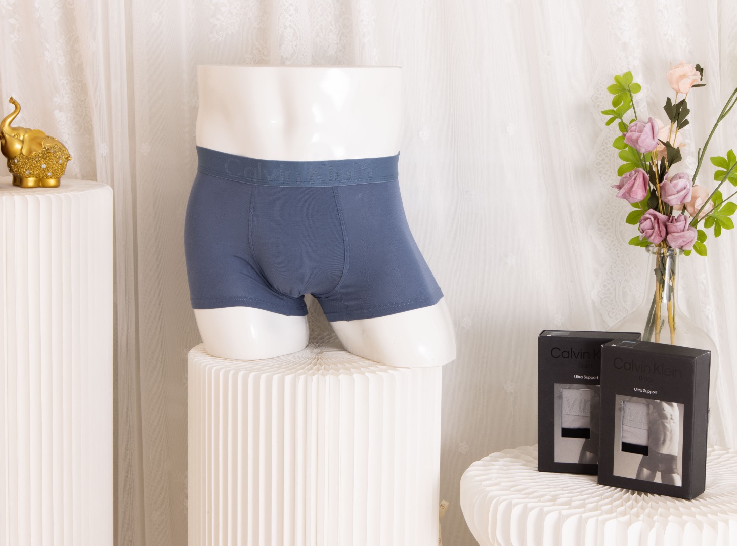 CK 男士内裤三条装 冬日来袭，保暖从贴身开始！莫代尔面料，温暖呵护你的每一寸肌肤。选择品质，享受冬日的