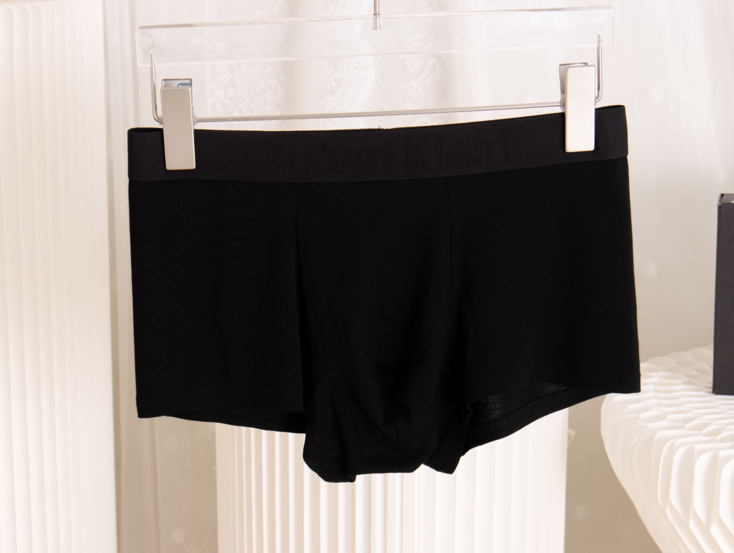 CK男士三条装黑盒 奢华莫代尔：亲肤如丝，穿在身上就像拥有第二层肌肤一样。👌 时尚设计：经典CK Log