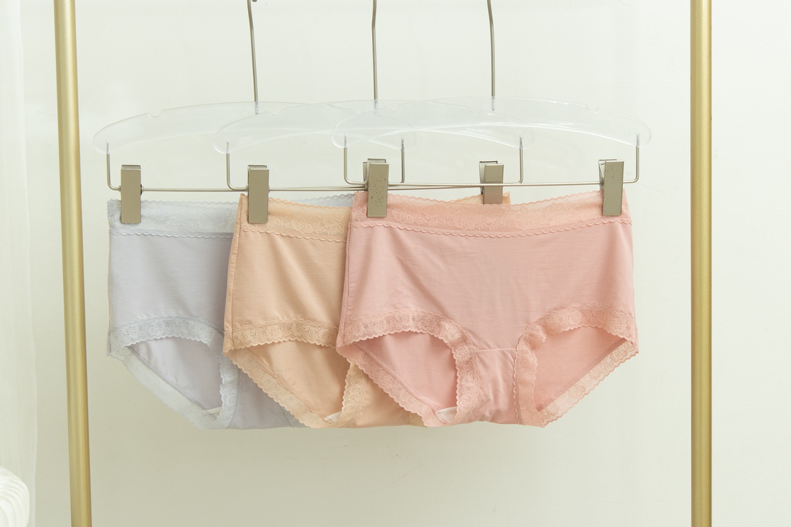 原单舒雅女士内裤三条装能够做到持续凉感不是那种添加了凉感助剂，会被洗掉的凉!穿起来就好像带了随身小空调一