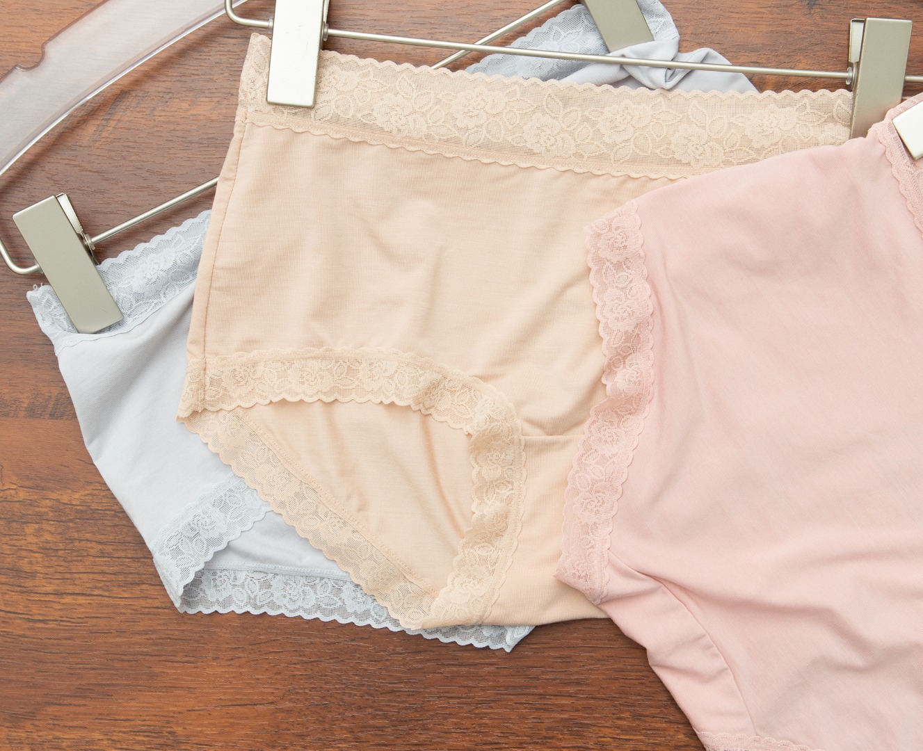 原单舒雅女士内裤桑蚕丝中腰包臀女士内裤 非常透气 丝丝滑滑双层真丝底裆 细腻吸湿