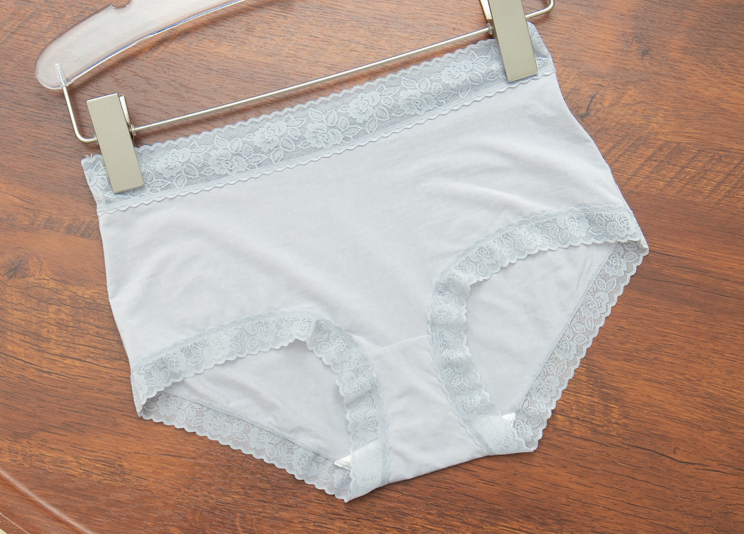 原单舒雅女士内裤桑蚕丝中腰包臀女士内裤 非常透气 丝丝滑滑双层真丝底裆 细腻吸湿