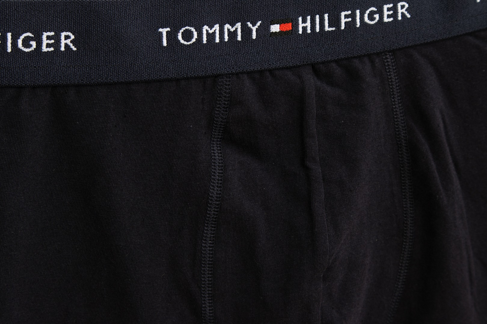 新款Tommy汤米男士纯棉礼盒内裤只为更好的品质。手感更加细腻，纤维更长，柔滑的肌肤触感与富有光泽的质感