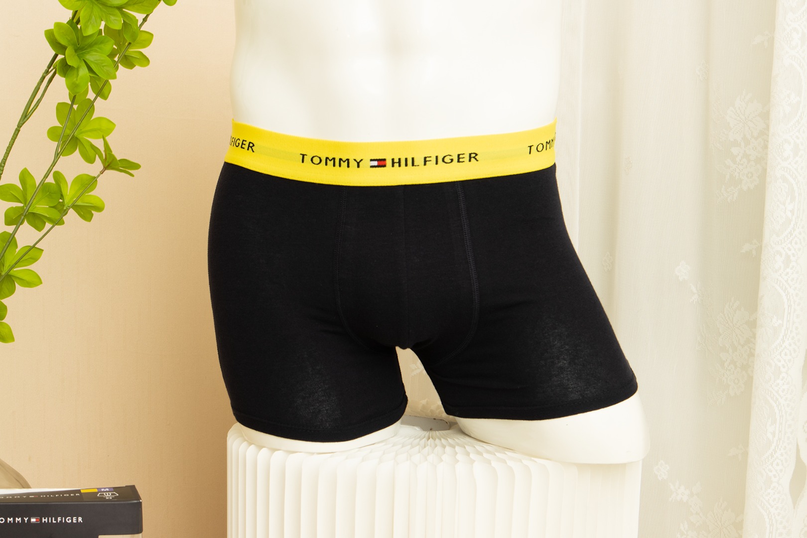 汤米男士内裤三条装，全部原盒装，上身穿着舒适柔软透气!主面料是超细超柔的，全身吸汗透气舒爽!3D立体裁剪