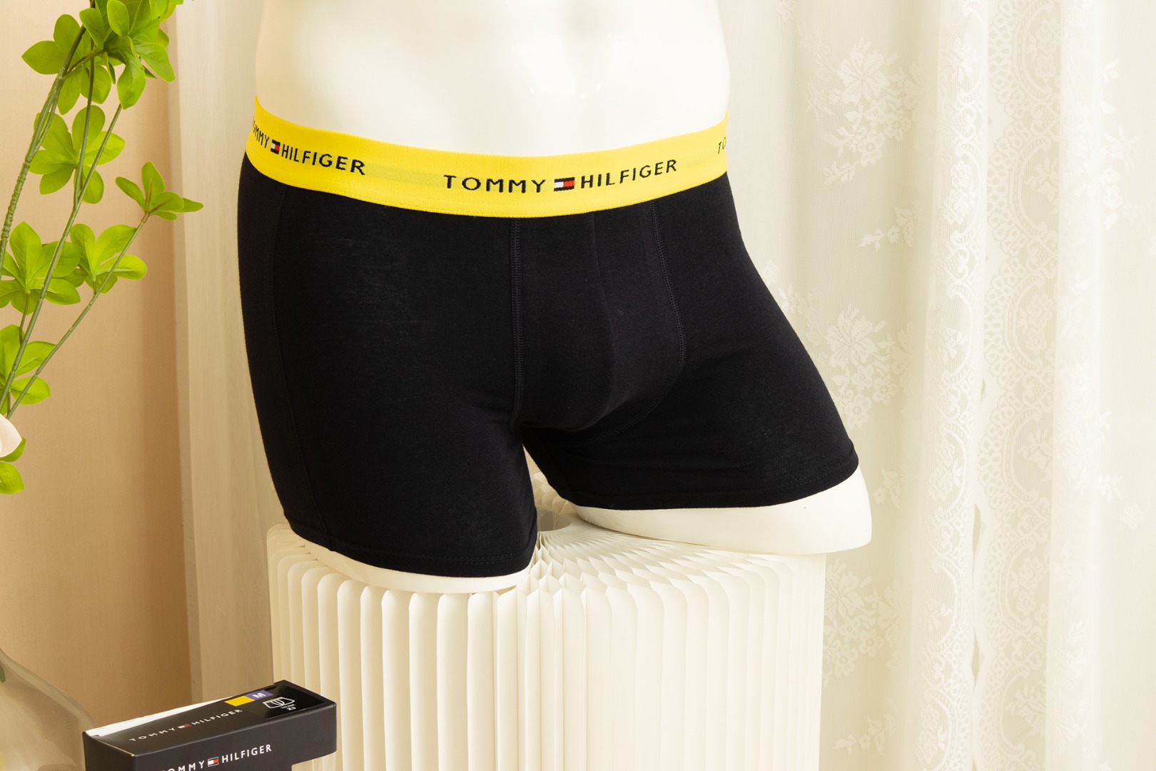 汤米男士内裤三条装，全部原盒装，上身穿着舒适柔软透气!主面料是超细超柔的，全身吸汗透气舒爽!3D立体裁剪