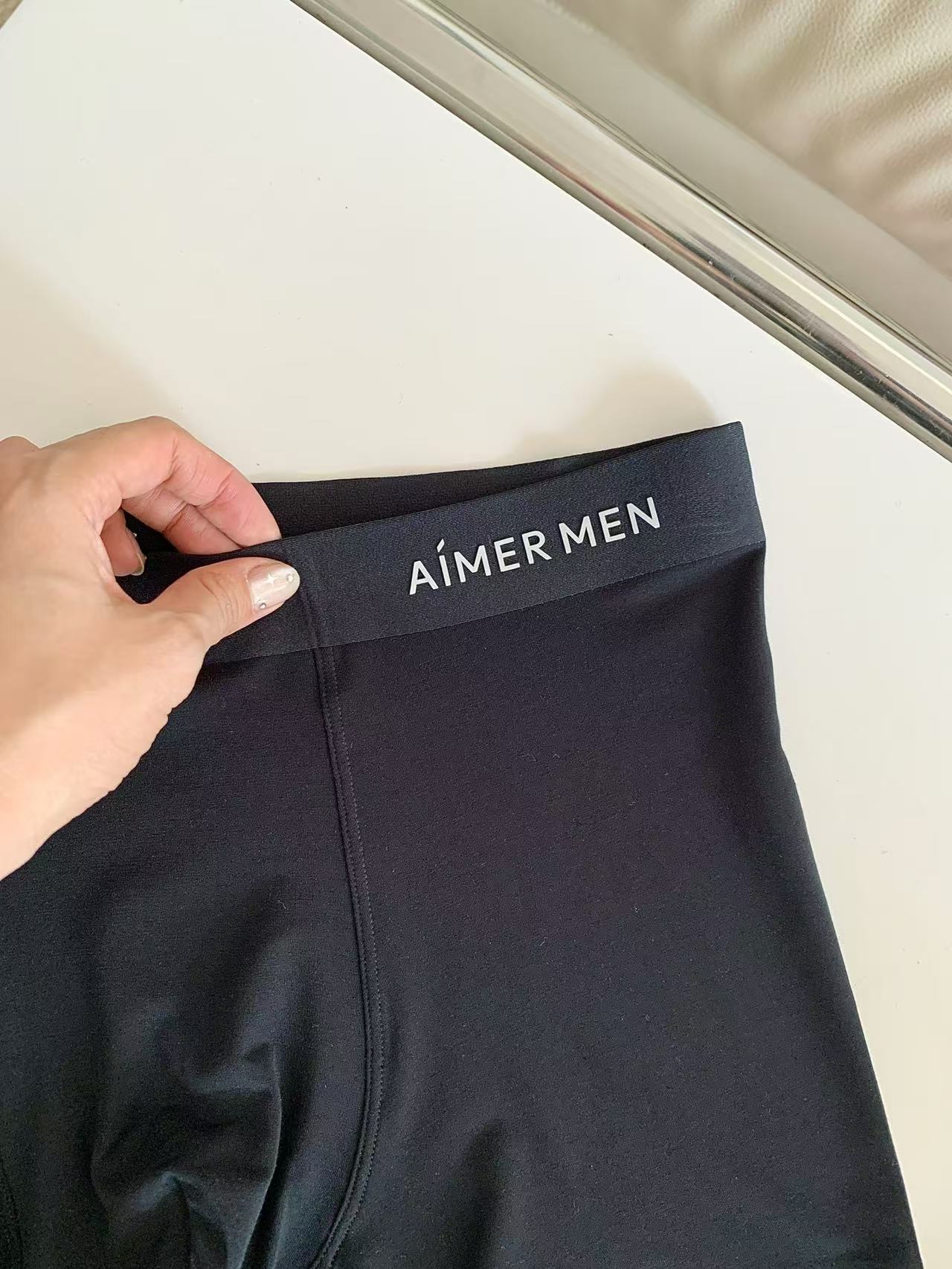 爱慕先生男士内裤三条套装80支莫代尔超细纤维面料，手感细腻柔软具有棉的柔软、丝的光泽，并且弹性优良适合男