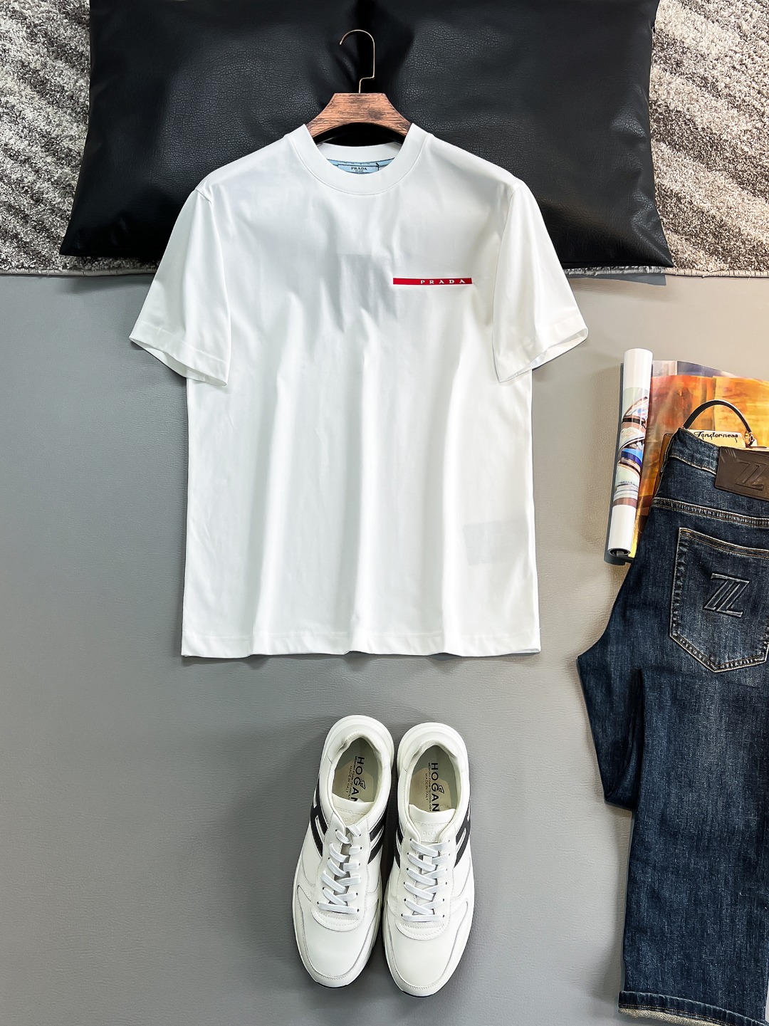 NO:457074,Pu*da 2025ss latest short-sleeved T-shirt, original logo, customized fabric, soft feel, comfortable to wear, fine workmanship. The upper body effect is invincible and handsome, 7 colors. S-2XL, T-shirt,tees, t-shirt,alexander wang19860909普*达 2025ss最新款短袖T恤,原标 定制面料,手感柔软,穿着舒适,做工精细.上身效果无敌帅气,7色 码数S-2XL,,T-shirt,tees，t-shirt,alexander wang,Men's clothing
