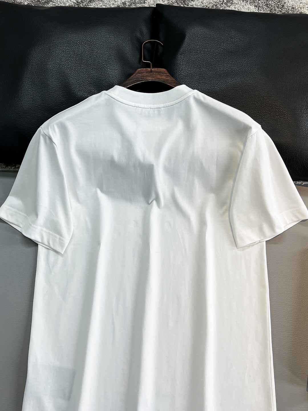 普*达2024ss最新款短袖T恤原标定制面料手感柔软穿着舒适做工精细.上身效果无敌普*达2024ss最新