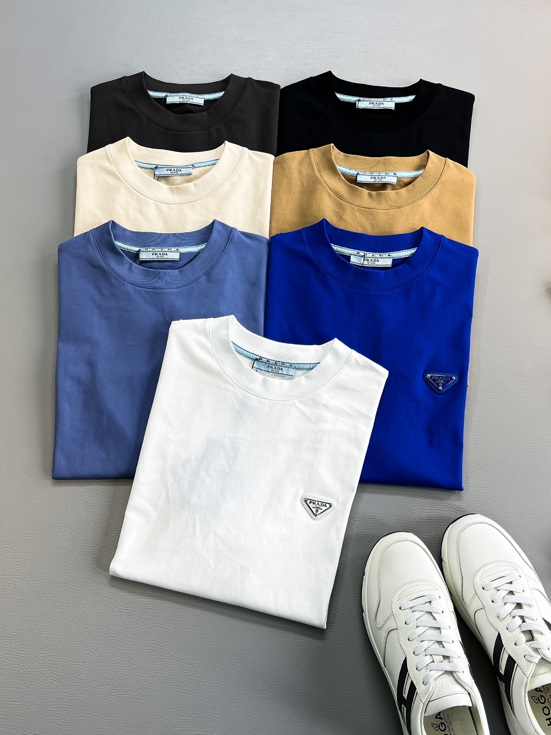 NO:457073,Pu*da 2025ss latest short-sleeved T-shirt, original logo, customized fabric, soft feel, comfortable to wear, fine workmanship. The upper body effect is invincible and handsome, 7 colors. S-2XL, T-shirt,tees, t-shirt,alexander wang19860909普*达 2025ss最新款短袖T恤,原标 定制面料,手感柔软,穿着舒适,做工精细.上身效果无敌帅气,7色 码数S-2XL,,T-shirt,tees，t-shirt,alexander wang,Men's clothing