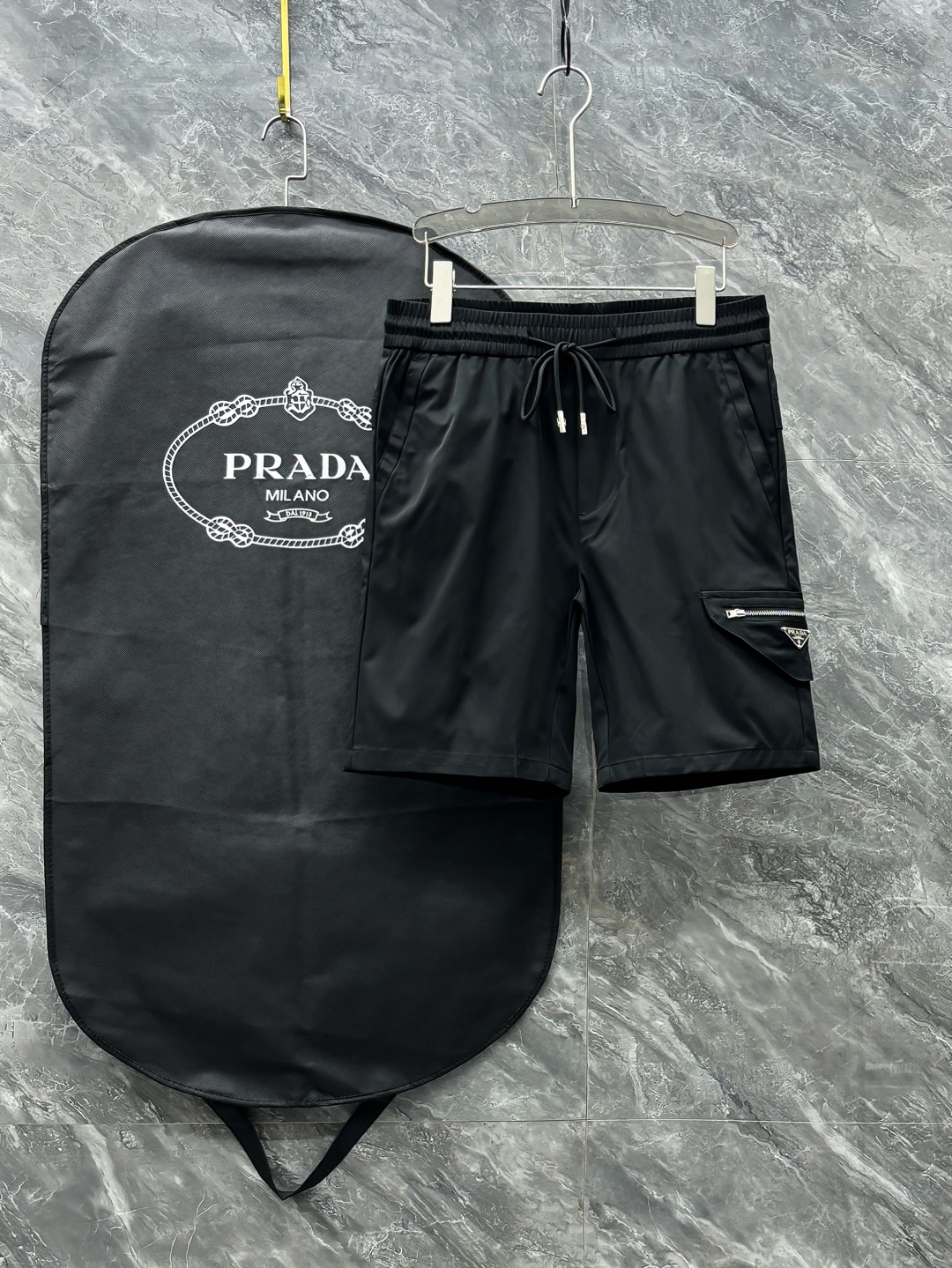 NO:692274,.Normal after-sales service. Normal returns and exchanges. 2026ss latest spring and summer casual shorts, 1:1 top replica at the counter, all in good condition!  A must-have item for fashionistas!  Old man who knows the goods, hurry up and start. Color: black, apricot, size: M~3XL,,shorts,19860909.正常售后.正常退换.2026ss 春夏最新休闲短裤 专柜1:1顶级复刻,全品相！潮人必备单品！懂货的老铁赶紧下手 颜色黑色 杏色 尺码M~3XL,,shorts,,Men's clothing