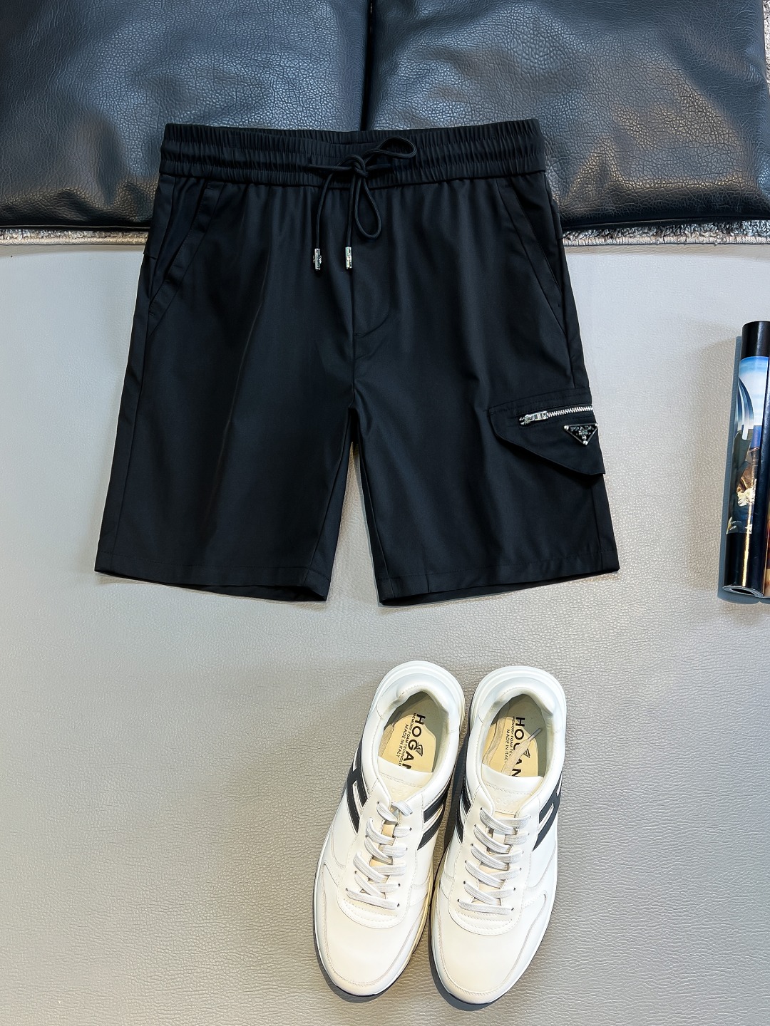 NO:476713,Pr2025 spring and summer latest shorts, top quality, custom fabrics are full of fashion sense, classic triangle logo on the side highlights the brand's simplicity, elegant and decent, and can be matched with casual and simple fashion trends, very versatile. Number of code M-3XL, shorts, alexander wang19860909Pr2025春夏最新款短裤,顶级品质,定制面料时尚感十足,侧面经典三角标Logo凸显品牌简约大方得体,搭配休闲简单时尚潮流可以,十分百搭 码数M-3XL,,shorts,alexander wang,Men's clothing