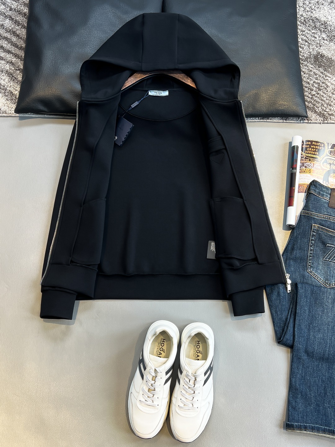   PD 2025早秋男女同款拉链卫衣

舒适轻松运动休闲集一体！经典百搭，打破往年的枯燥乏味更为年轻时