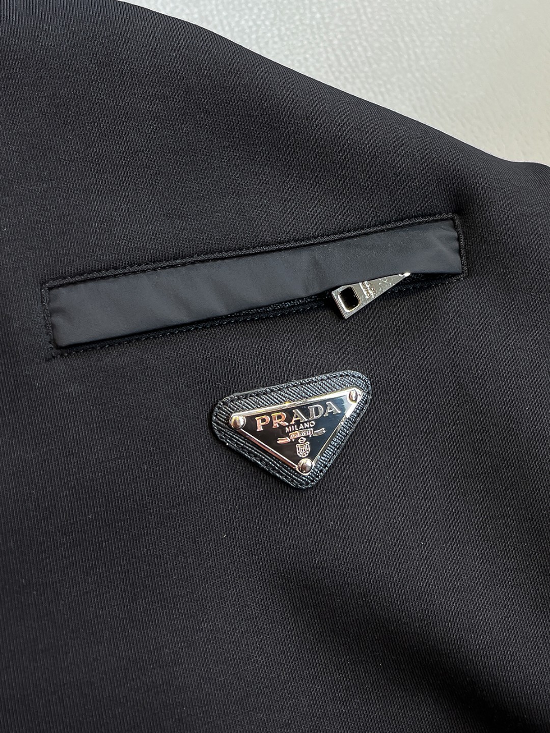   PD 2025早秋男女同款拉链卫衣

舒适轻松运动休闲集一体！经典百搭，打破往年的枯燥乏味更为年轻时