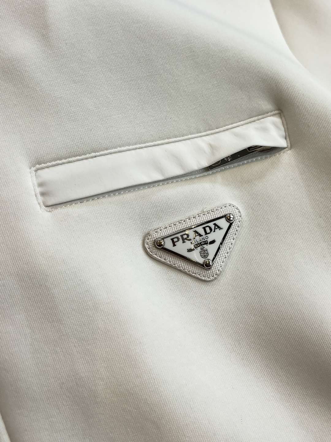   PD 2025早秋男女同款拉链卫衣

舒适轻松运动休闲集一体！经典百搭，打破往年的枯燥乏味更为年轻时