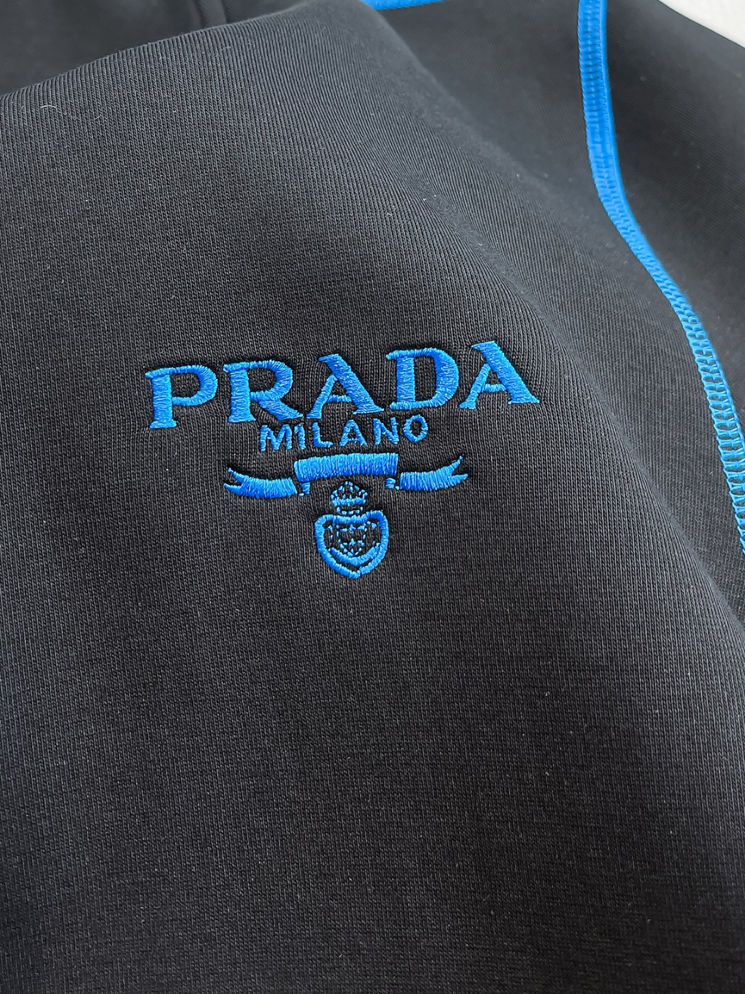   PD 2025早秋男女同款拉链卫衣

舒适轻松运动休闲集一体！经典百搭，打破往年的枯燥乏味更为年轻时