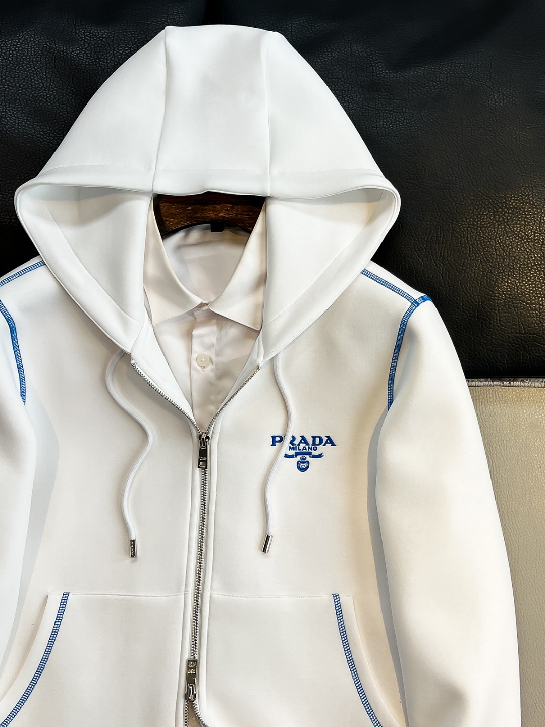   PD 2025早秋男女同款拉链卫衣

舒适轻松运动休闲集一体！经典百搭，打破往年的枯燥乏味更为年轻时