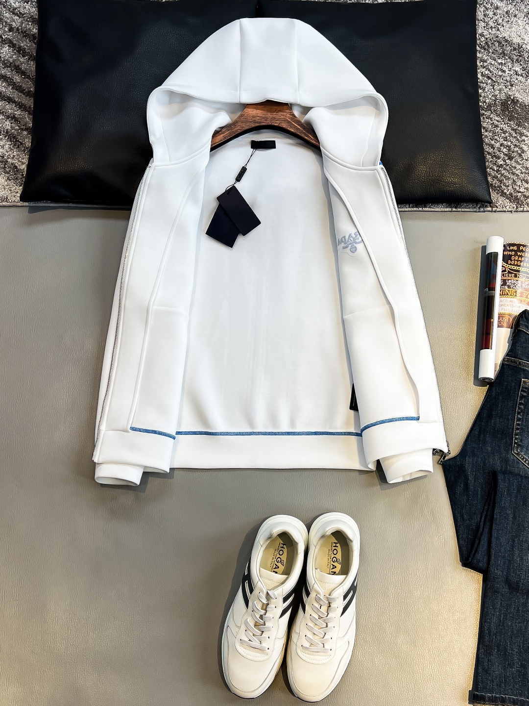   PD 2025早秋男女同款拉链卫衣

舒适轻松运动休闲集一体！经典百搭，打破往年的枯燥乏味更为年轻时