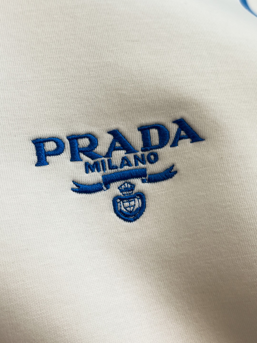   PD 2025早秋男女同款拉链卫衣

舒适轻松运动休闲集一体！经典百搭，打破往年的枯燥乏味更为年轻时