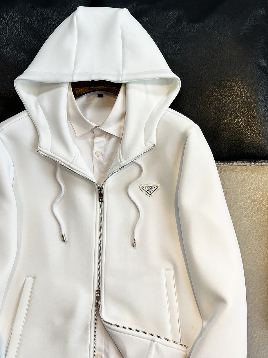   PD 2025早秋男女同款拉链卫衣

舒适轻松运动休闲集一体！经典百搭，打破往年的枯燥乏味更为年轻时