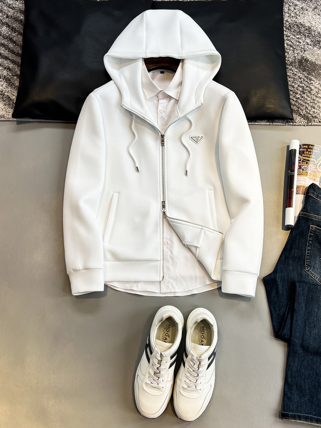   PD 2025早秋男女同款拉链卫衣

舒适轻松运动休闲集一体！经典百搭，打破往年的枯燥乏味更为年轻时