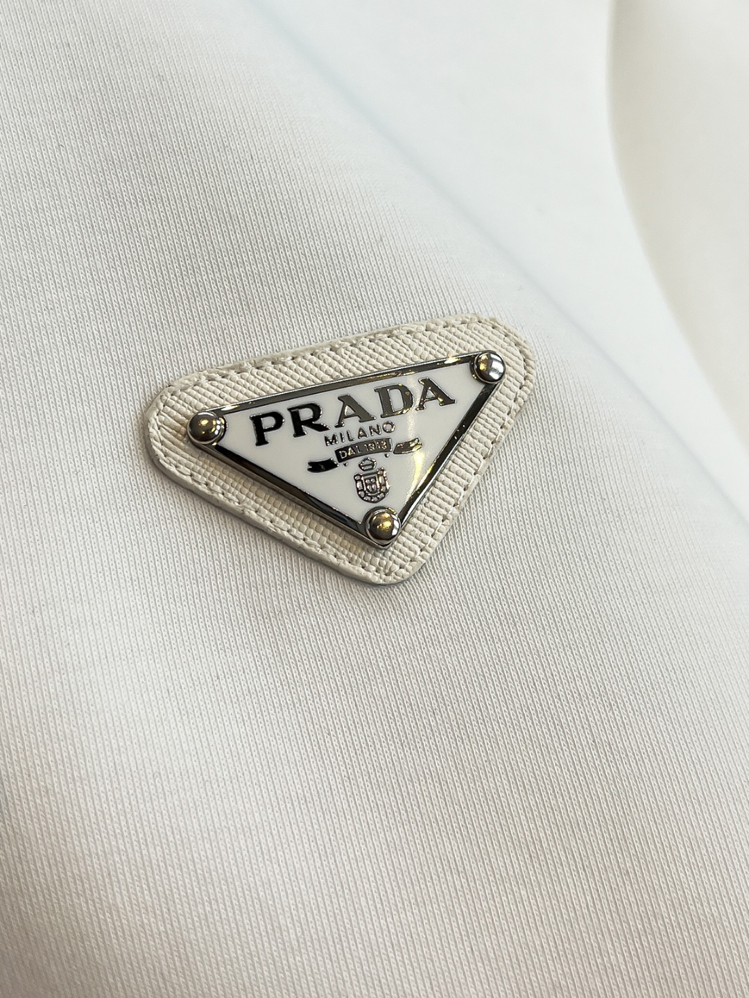   PD 2025早秋男女同款拉链卫衣

舒适轻松运动休闲集一体！经典百搭，打破往年的枯燥乏味更为年轻时