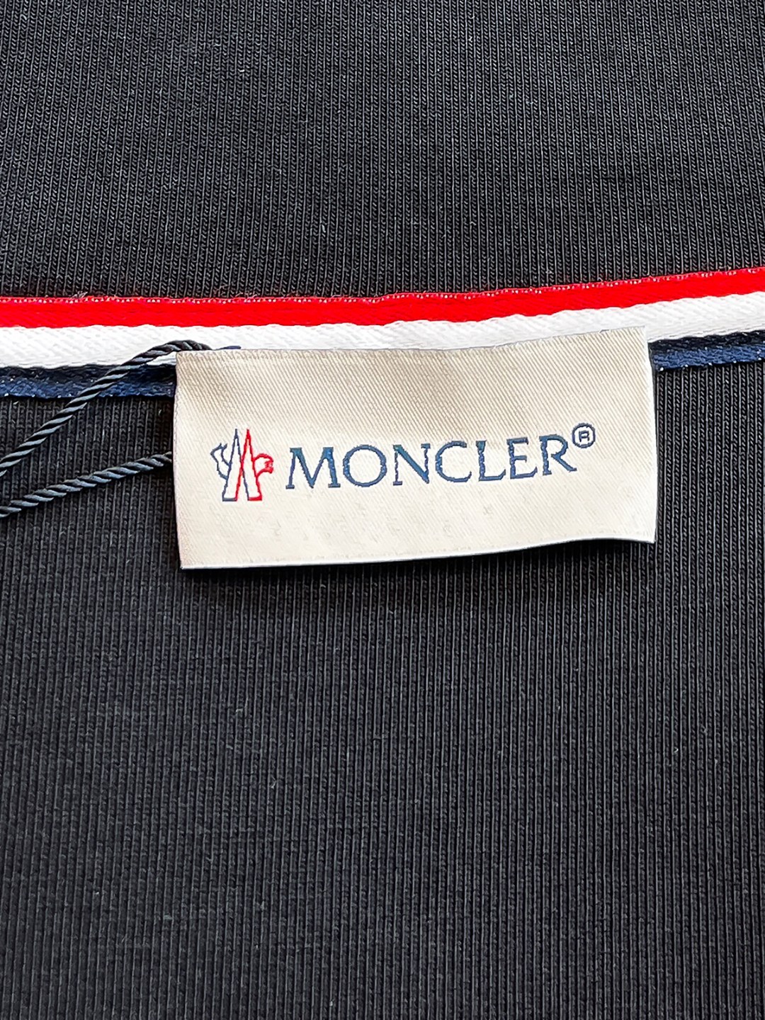   MO 2025早秋男女同款拉链卫衣

舒适轻松运动休闲集一体！经典百搭，打破往年的枯燥乏味更为年轻时