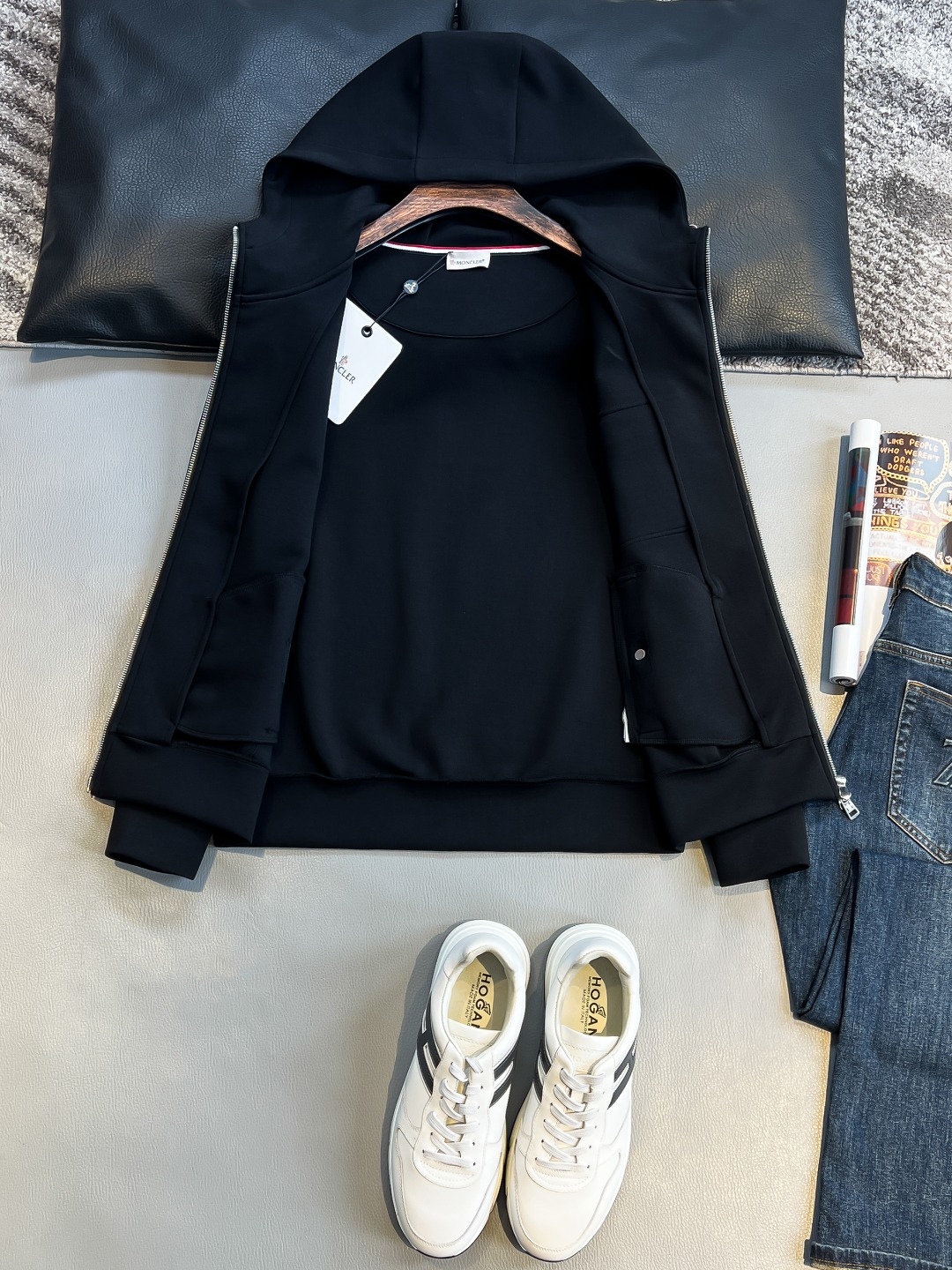   MO 2025早秋男女同款拉链卫衣

舒适轻松运动休闲集一体！经典百搭，打破往年的枯燥乏味更为年轻时