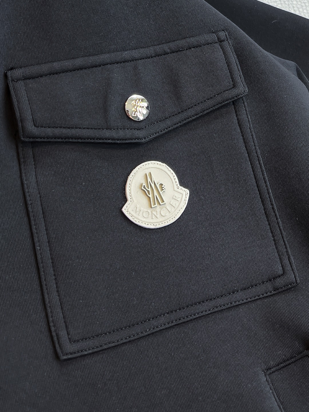   MO 2025早秋男女同款拉链卫衣

舒适轻松运动休闲集一体！经典百搭，打破往年的枯燥乏味更为年轻时