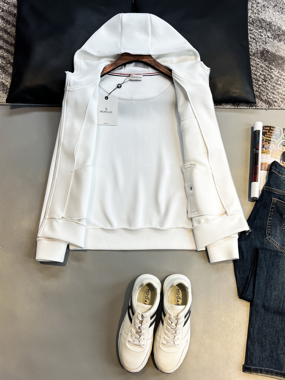   MO 2025早秋男女同款拉链卫衣

舒适轻松运动休闲集一体！经典百搭，打破往年的枯燥乏味更为年轻时