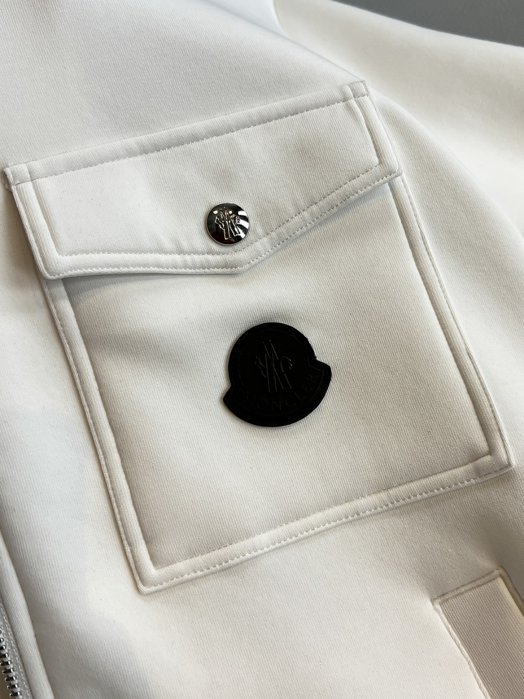   MO 2025早秋男女同款拉链卫衣

舒适轻松运动休闲集一体！经典百搭，打破往年的枯燥乏味更为年轻时