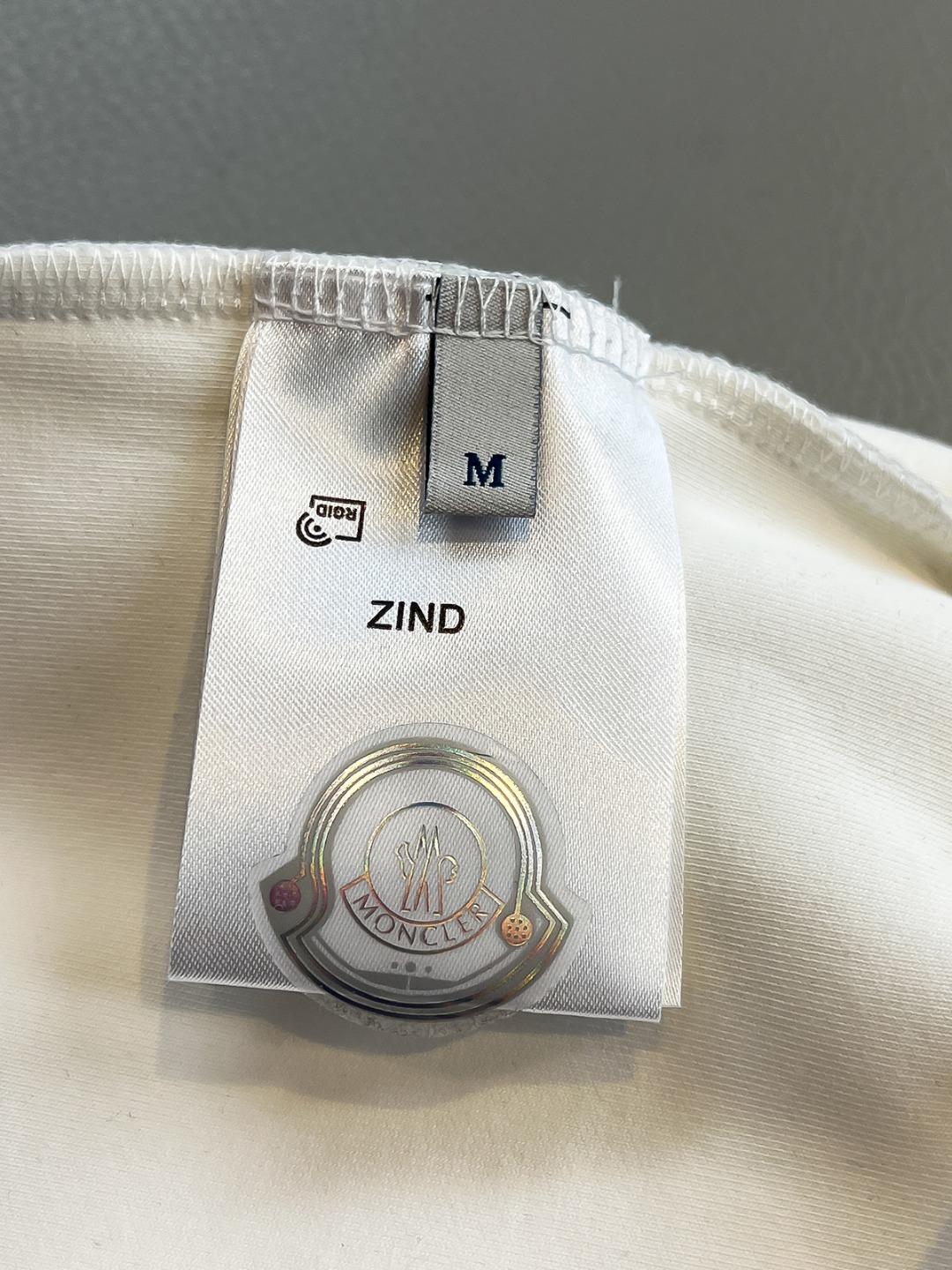   MO 2025早秋男女同款拉链卫衣

舒适轻松运动休闲集一体！经典百搭，打破往年的枯燥乏味更为年轻时