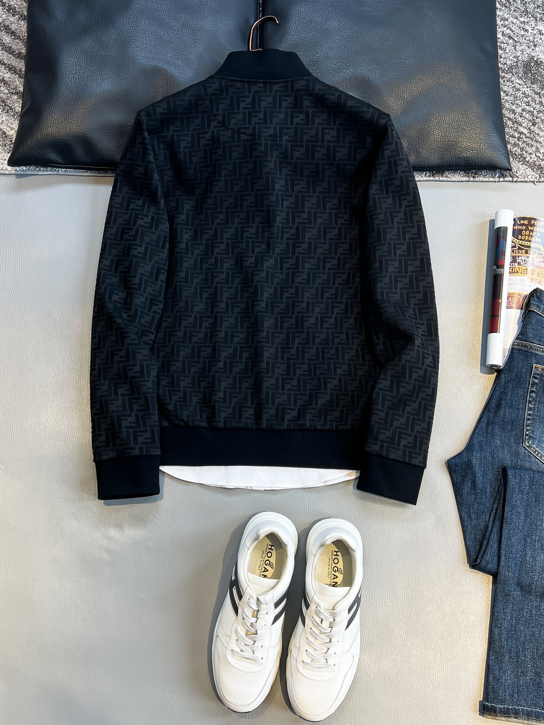   FD 2025早秋男女同款拉链卫衣

舒适轻松运动休闲集一体！经典百搭，打破往年的枯燥乏味更为年轻时