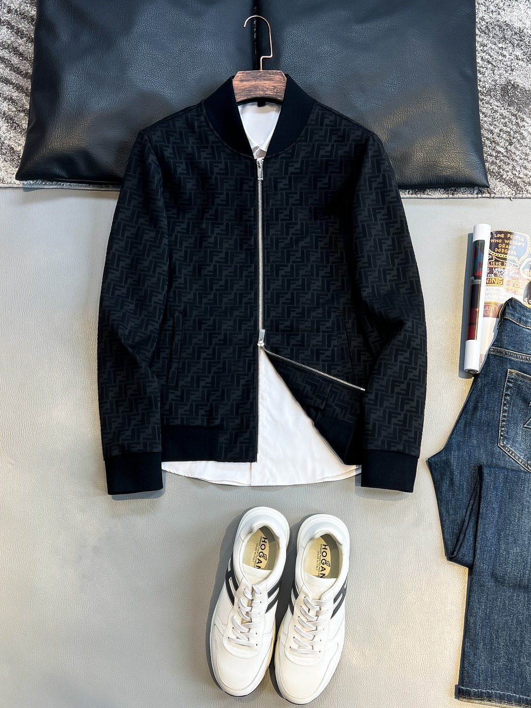   FD 2025早秋男女同款拉链卫衣

舒适轻松运动休闲集一体！经典百搭，打破往年的枯燥乏味更为年轻时