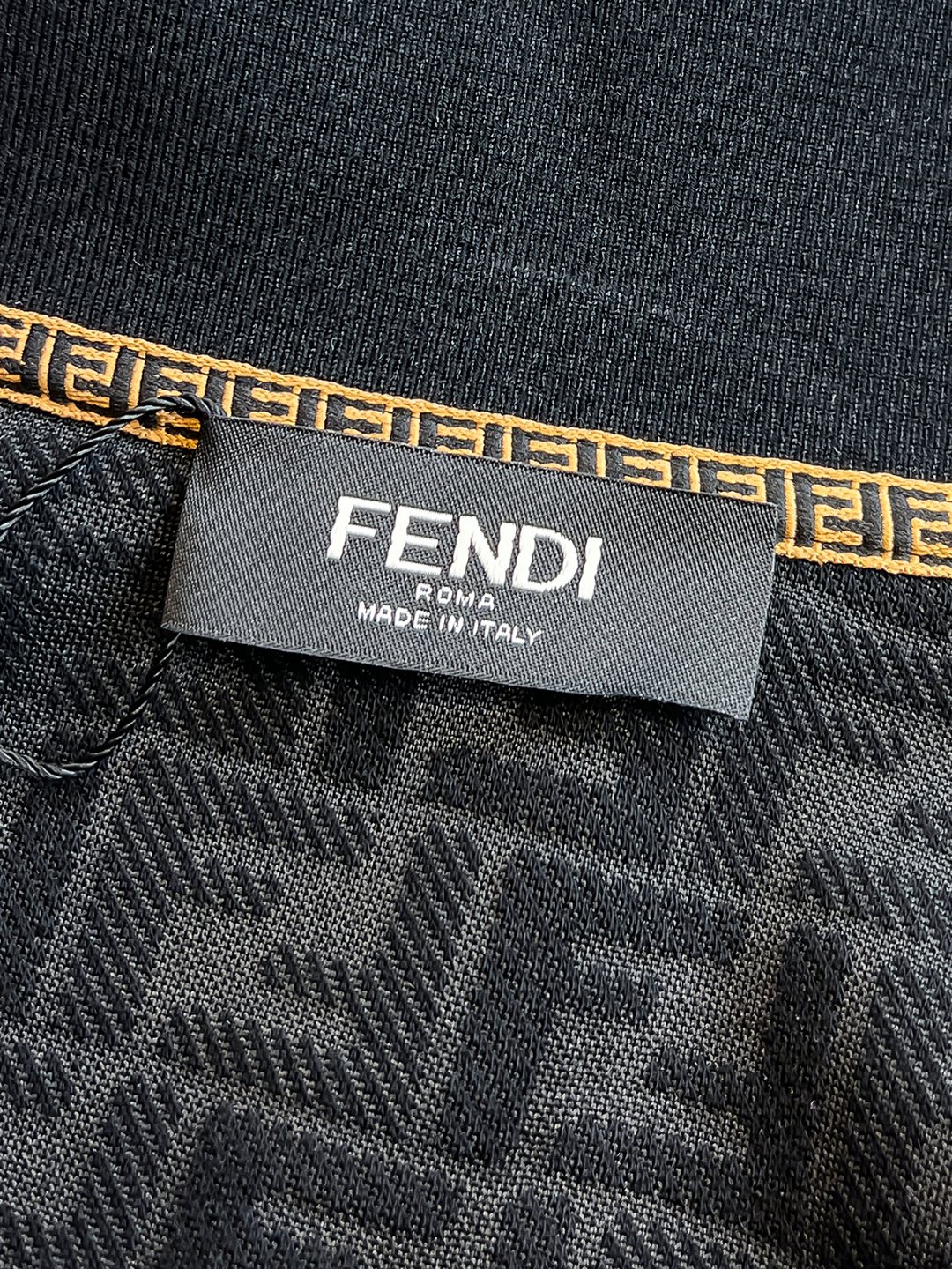   FD 2025早秋男女同款拉链卫衣

舒适轻松运动休闲集一体！经典百搭，打破往年的枯燥乏味更为年轻时