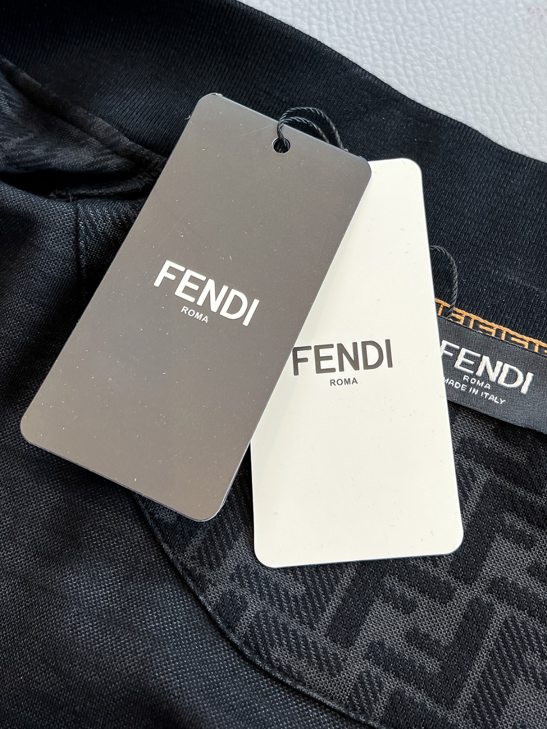   FD 2025早秋男女同款拉链卫衣

舒适轻松运动休闲集一体！经典百搭，打破往年的枯燥乏味更为年轻时