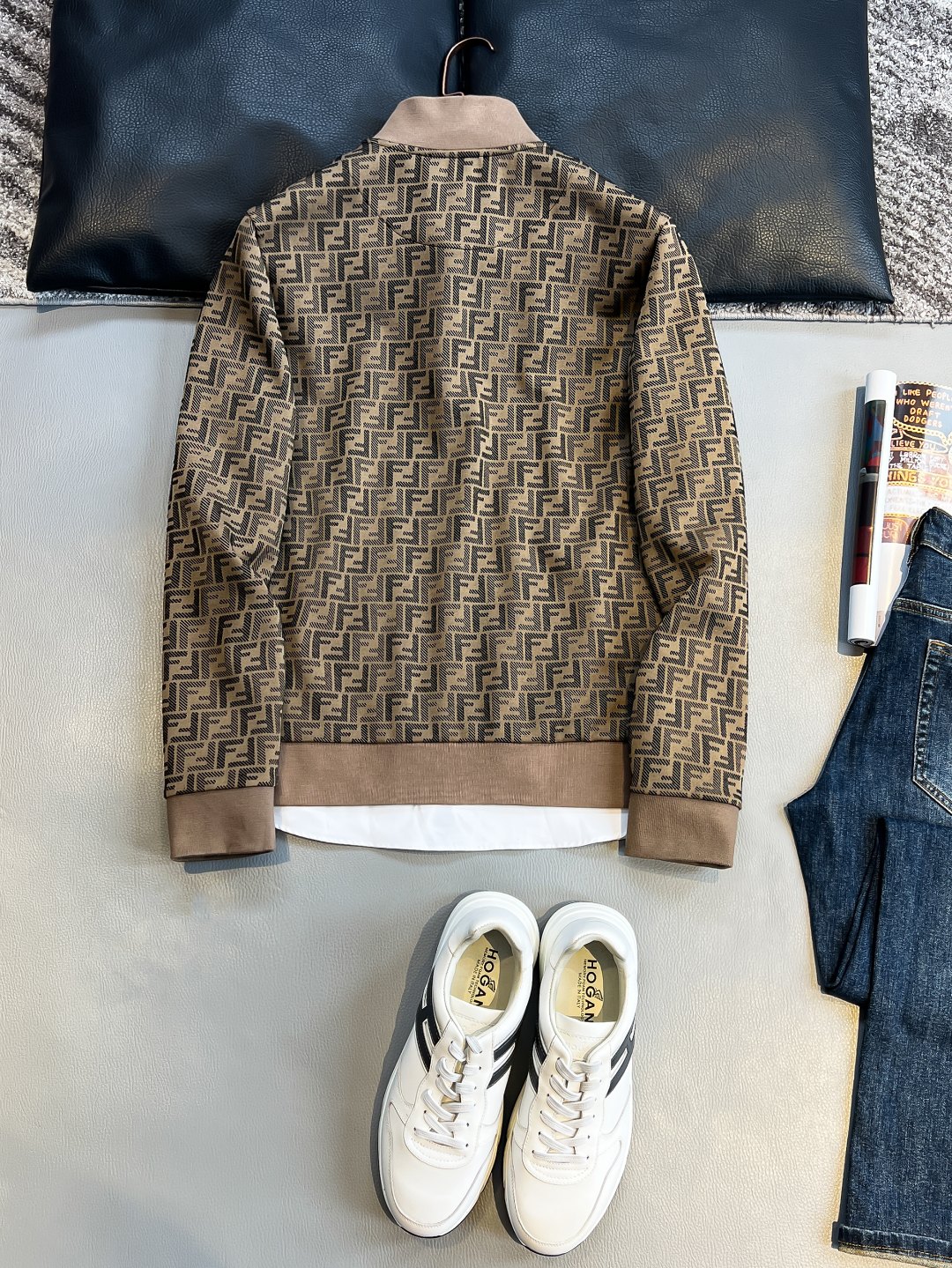   FD 2025早秋男女同款拉链卫衣

舒适轻松运动休闲集一体！经典百搭，打破往年的枯燥乏味更为年轻时