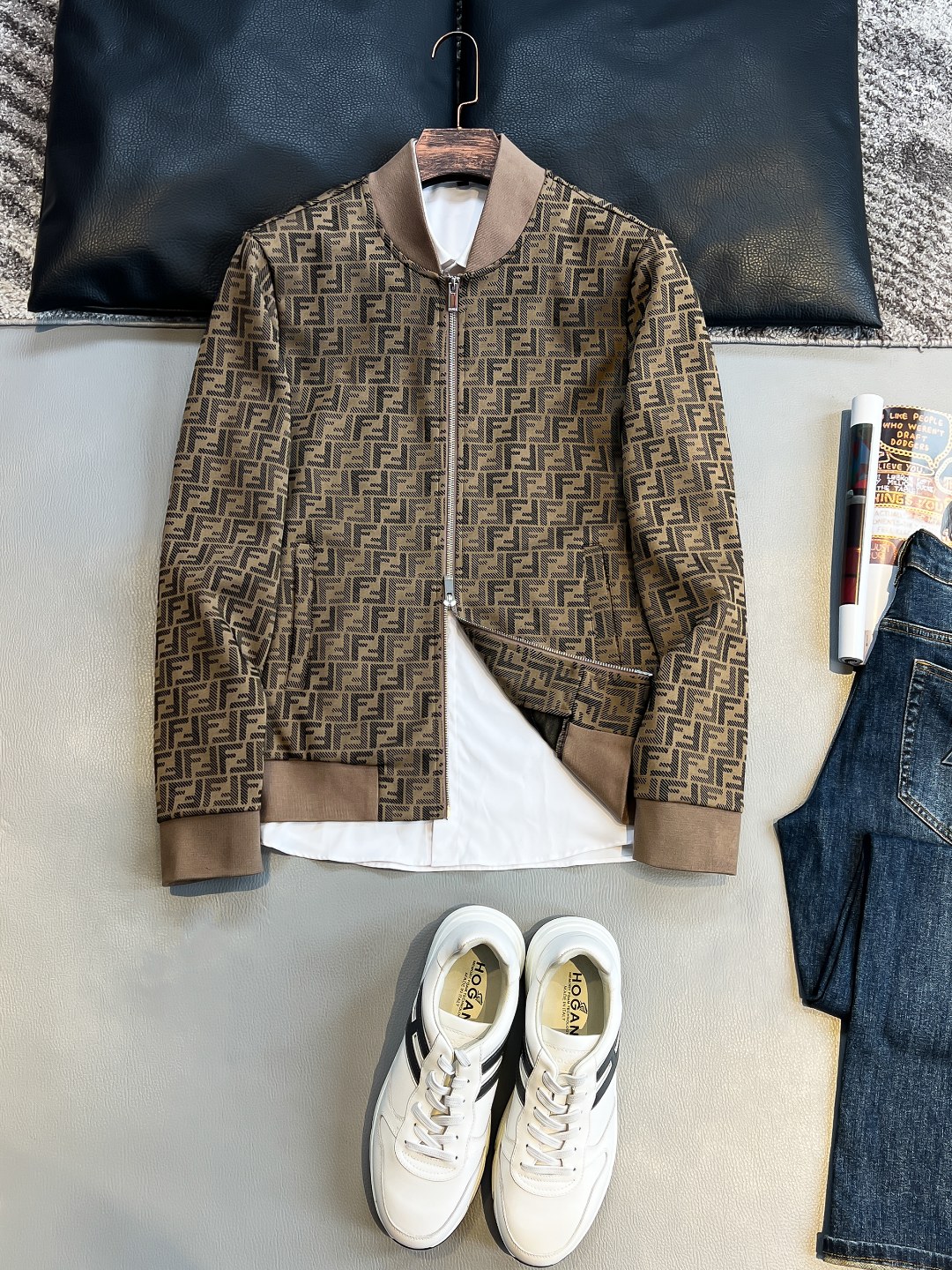 NO:512766,FD 2025 Early Autumn Men and Women's Same Zippered Sweatshirt Comfortable and Relaxed Sports and Leisure!  Classic and versatile, breaking the boredom of previous years, it is more youthful and fashionable, and has an added trendy style that keeps pace with the times!  Loose cut, elastic waist and adjustable drawstring, two side pockets, original creation, restoration of wiring details, exquisite counter level, super good style, invincible upper body effect!  Color black/apricot color number M L XL 2XL 3XL, hoodie, sweatshirts, alexander wang19860909FD 2025早秋男女同款拉链卫衣 舒适轻松运动休闲集一体！经典百搭,打破往年的枯燥乏味更为年轻时尚,多了一份与时俱进的潮流范儿！宽松裁剪,弹力腰部和可调节抽绳,两个侧口袋,原版打造,走线细节还原,专柜级别精致做版型超级好,上身效果无敌！ 颜色黑色/杏色 码数M L XL 2XL 3XL,,hoodie,sweatshirts,alexander wang,Men's clothing