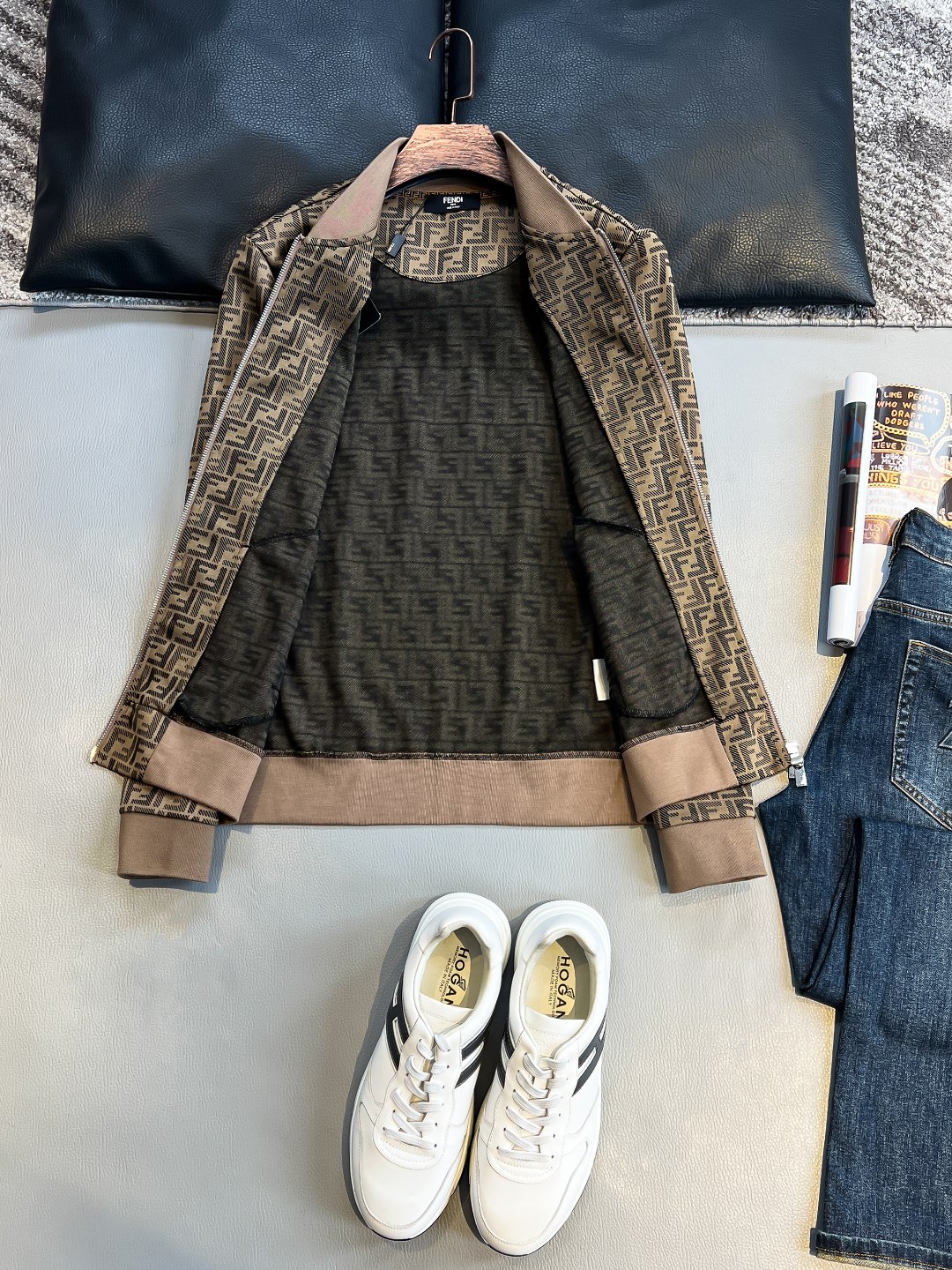   FD 2025早秋男女同款拉链卫衣

舒适轻松运动休闲集一体！经典百搭，打破往年的枯燥乏味更为年轻时