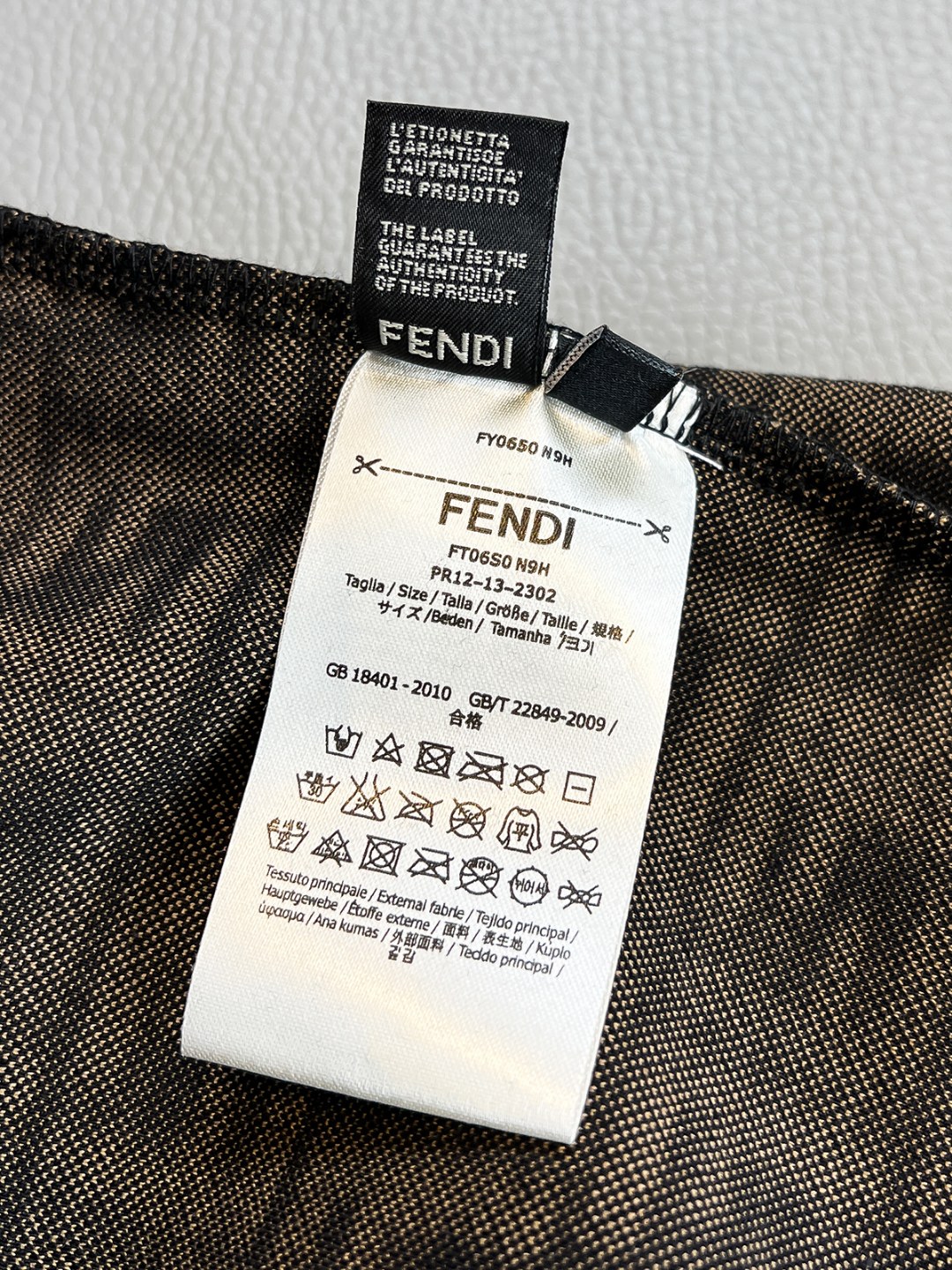   FD 2025早秋男女同款拉链卫衣

舒适轻松运动休闲集一体！经典百搭，打破往年的枯燥乏味更为年轻时